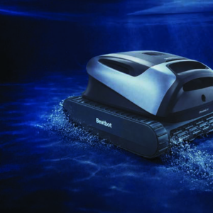 Robot limpiafondos Sora P3 con aparcamiento en superficie